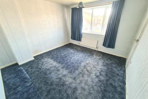 69 Bettina Close, Nuneaton, CV10 9EX