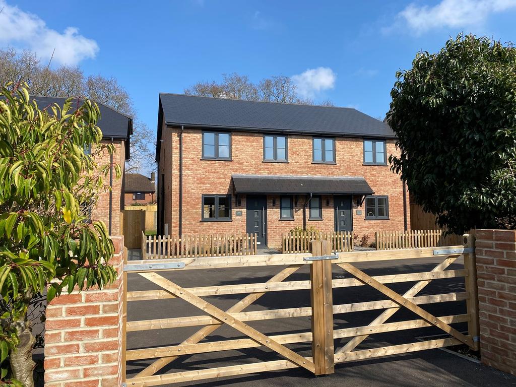 Station Road, Sway, SO41 3 bed semidetached house £479,000