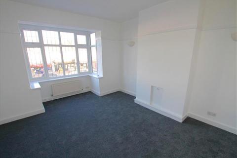 2 bedroom flat to rent - London Road, Leigh-On-Sea