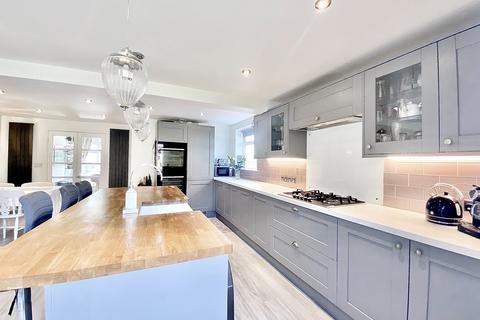 100 Flowerhill Way, Istead Rise, Gravesend, DA13 9DW