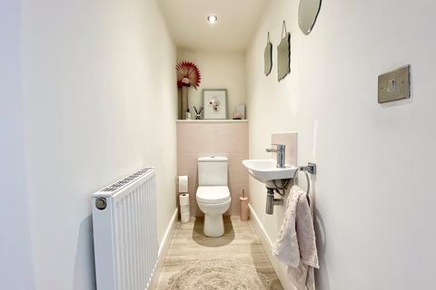 100 Flowerhill Way, Istead Rise, Gravesend, DA13 9DW