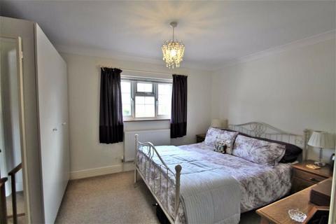 1 Hays Mead, Luddesdown, Gravesend, DA13 0XD