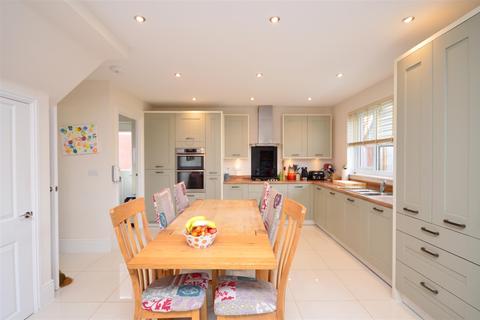 34 Apple Grove, Hereford, HR4 0EA