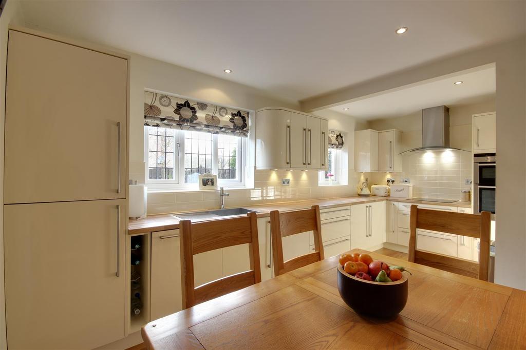 Dale Road, Swanland 4 bed detached house £395,000