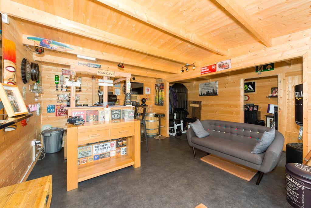 (Rightmove)  (26 of 27).jpg