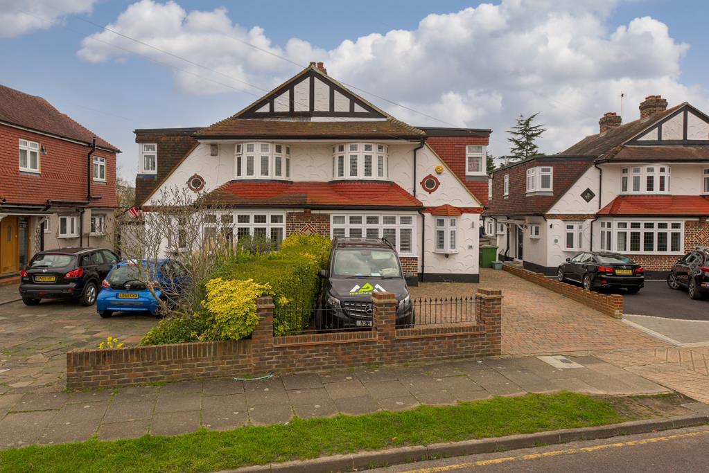 (Rightmove)  (2 of 27).jpg
