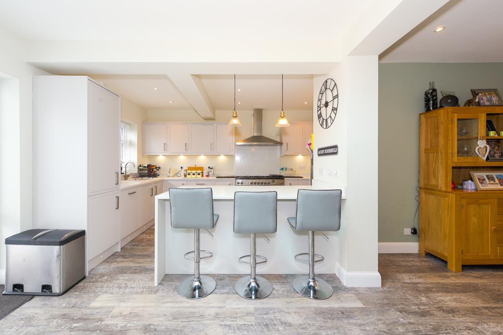 (Rightmove)  (4 of 27).jpg
