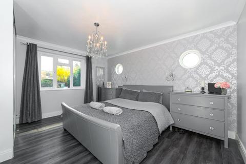 5 Stag Leys, Ashtead, KT21 2TD
