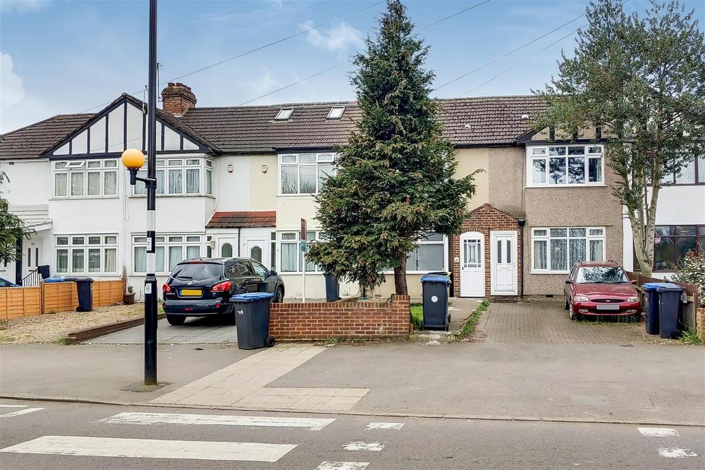Turkey Street, Enfield Wash 2 bed terraced house £1,400 pcm (£323 pw)