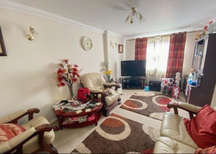 10 Bentley Road - lounge.JPG