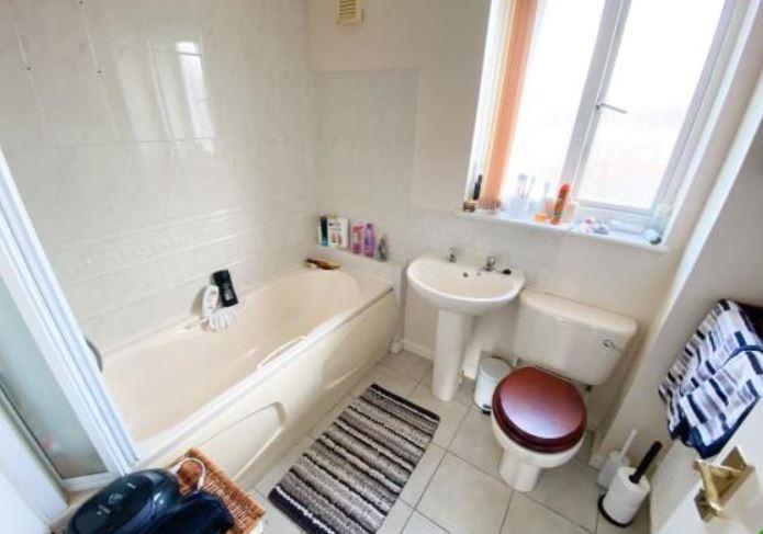 10 Bentley Road bathroom.JPG