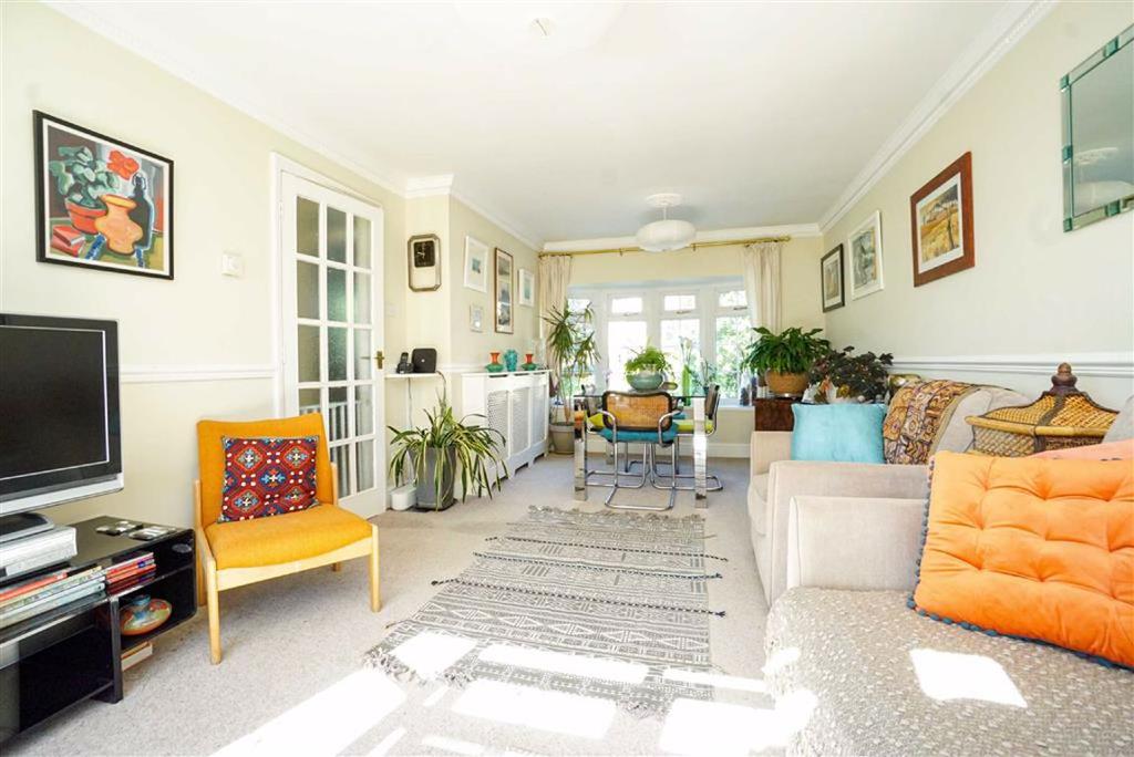 Brittany Road, St. Leonardsonsea, East Sussex 4 bed terraced house £350,000