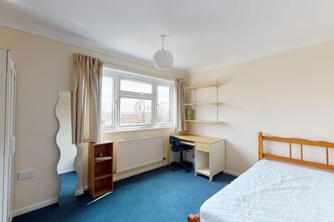 12 The Close, Canterbury, CT2 7TP