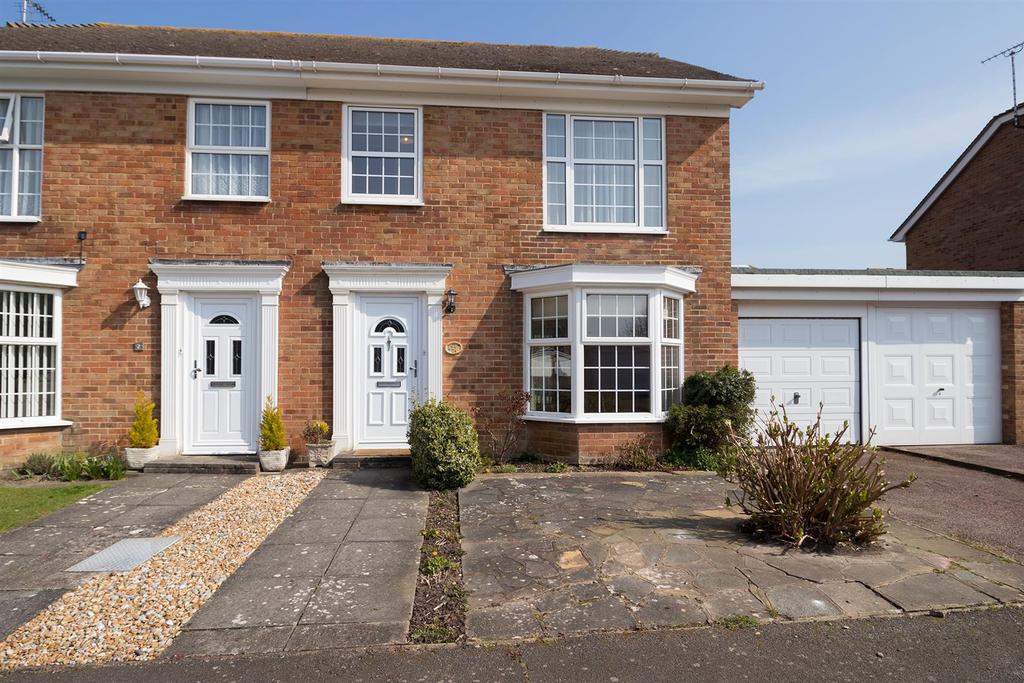 Sturdy Close, Hythe 3 bed semidetached house £1,095 pcm (£253 pw)