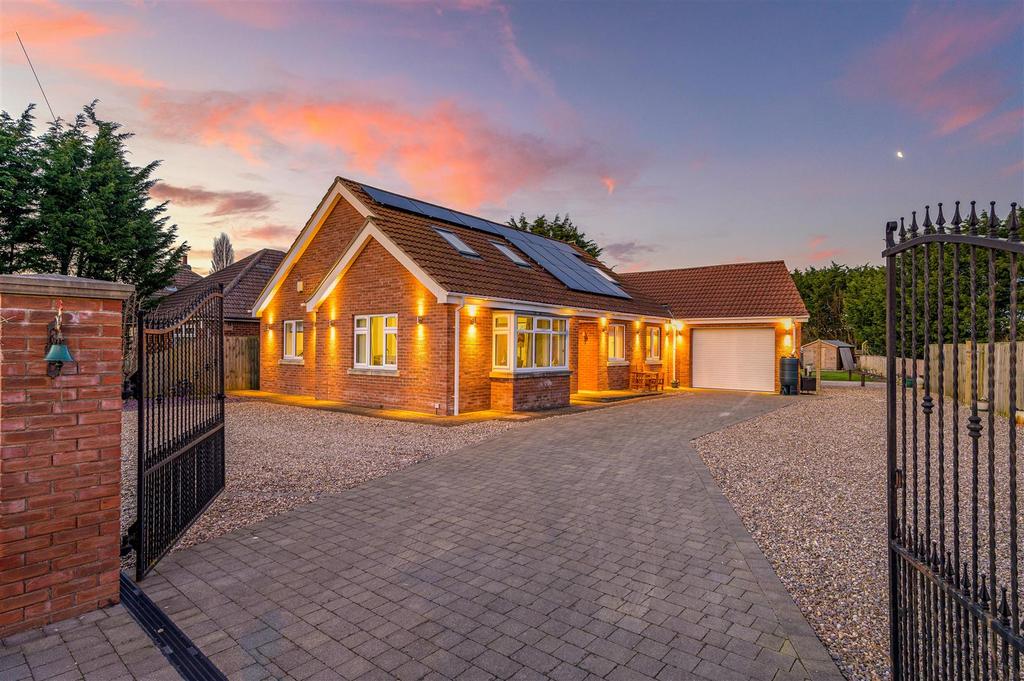 Wyberton Low Road, Boston 4 bed chalet £375,000