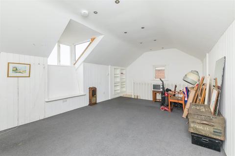 18 Arundel Road, Brighton, BN2 5TD