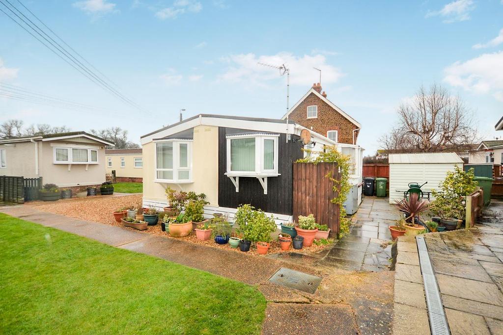 Station Road, Heacham, King's Lynn 2 bed mobile home £40,000