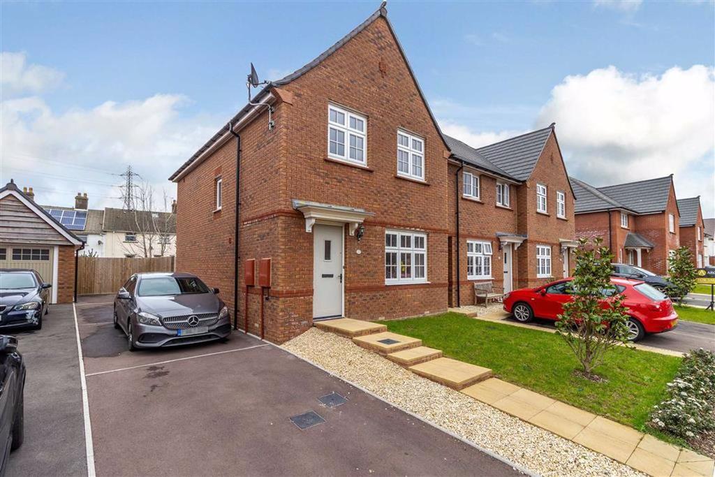 Great Spring Road, Sudbrook, Monmouthshire, NP26 3 bed semidetached house £270,000