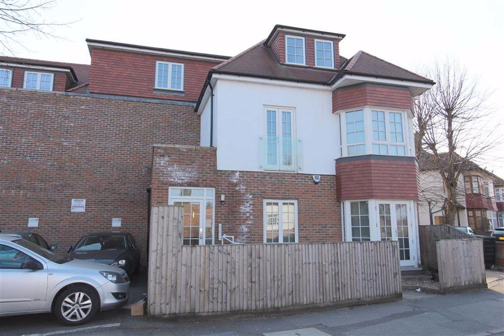 Connaught Avenue, North Chingford, London 1 bed flat £285,000