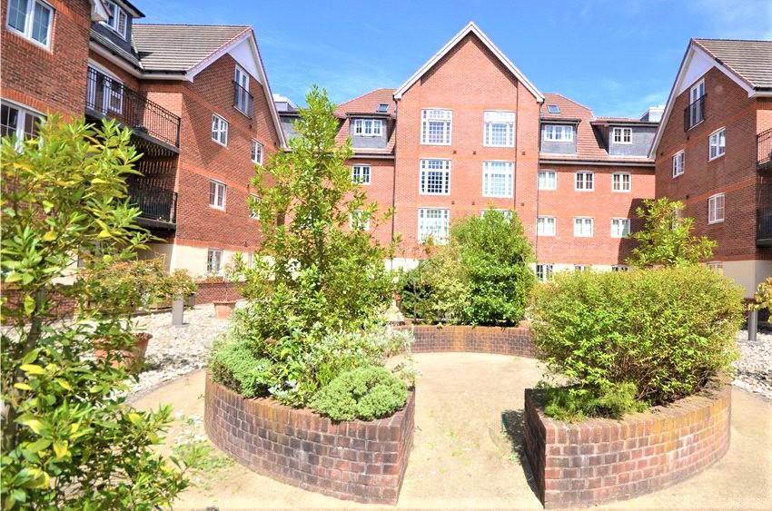 Dorchester Court, 283 London Road, Camberley GU15 2 bed apartment £