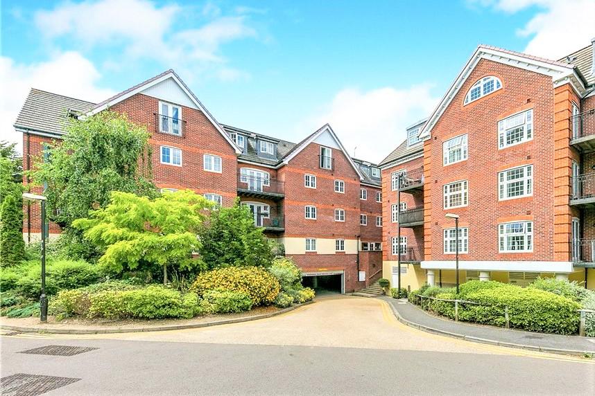 Dorchester Court, 283 London Road, Camberley GU15 2 bed apartment £