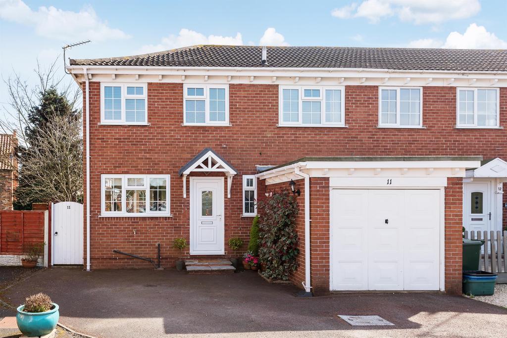 Cardinals Court, Cawood, Selby, YO8 3TD 4 bed end of terrace house £