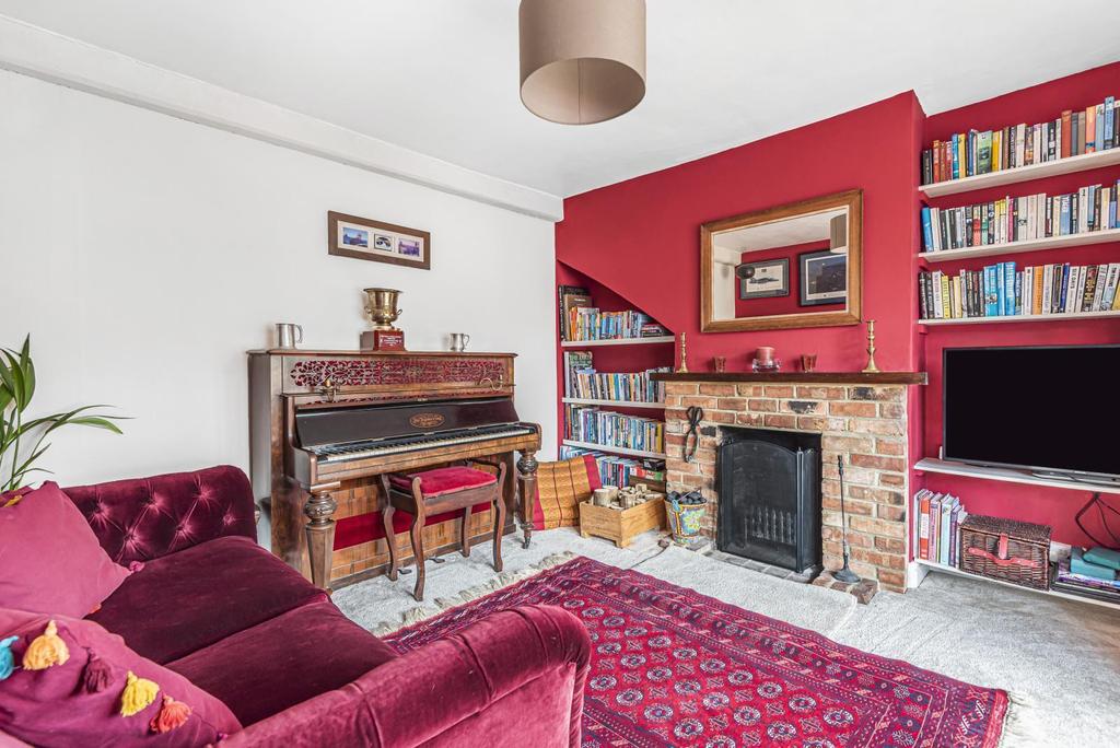 Woodside Road, Chiddingfold, Godalming, GU8 4 bed end of terrace house