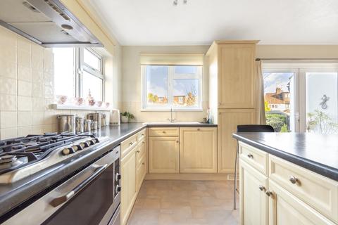 31 Ashdale Road, London, SE12 9ND