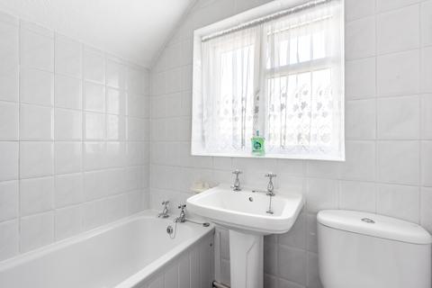 31 Ashdale Road, London, SE12 9ND