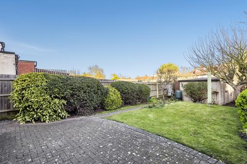 31 Ashdale Road, London, SE12 9ND