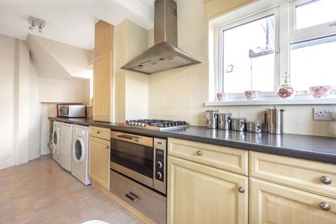 31 Ashdale Road, London, SE12 9ND