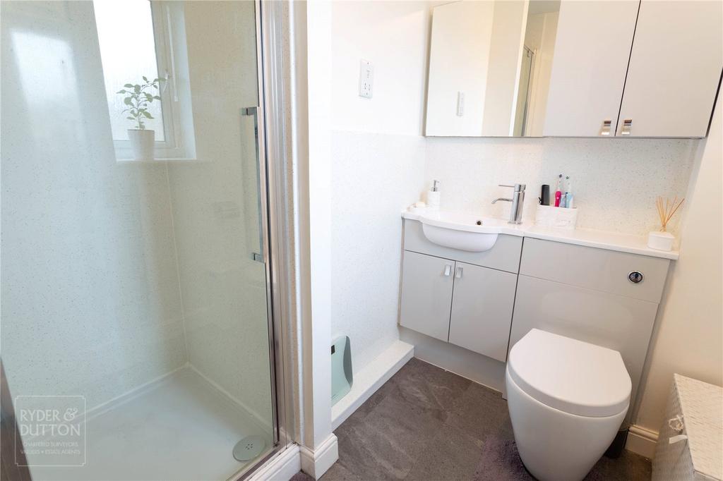 En-Suite Shower: