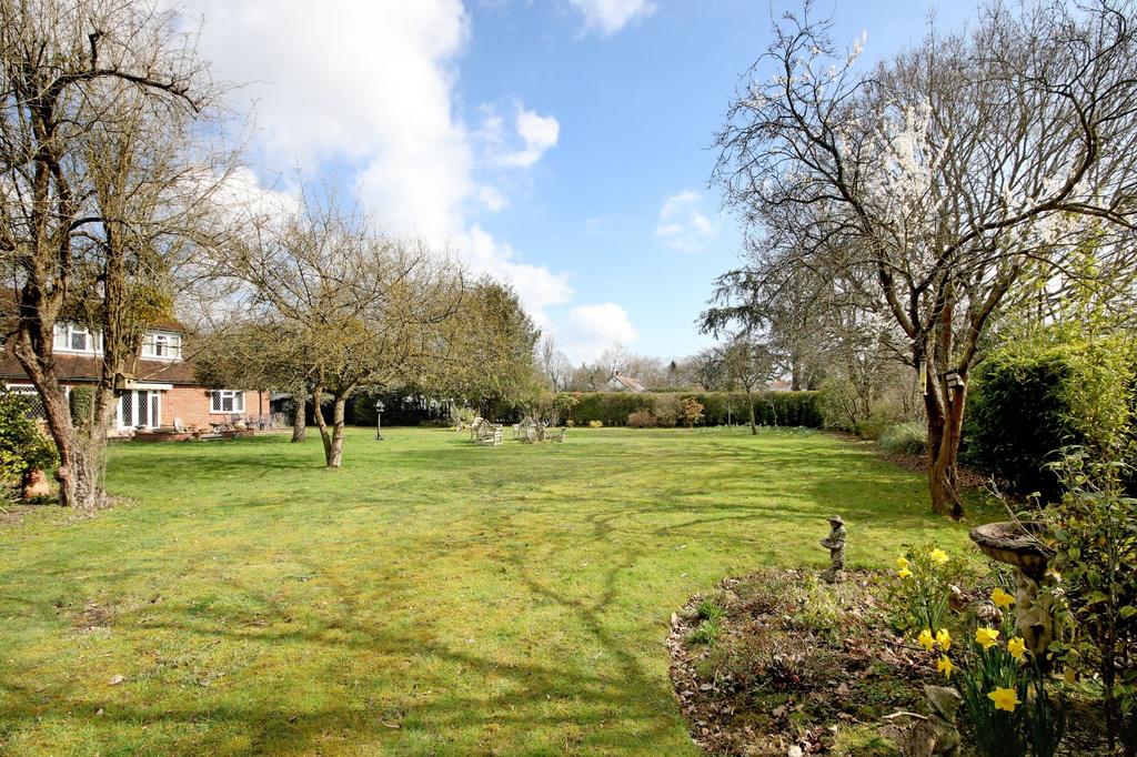 Pennypot Lane, Chobham, Woking 4 bed detached house £1,750,000