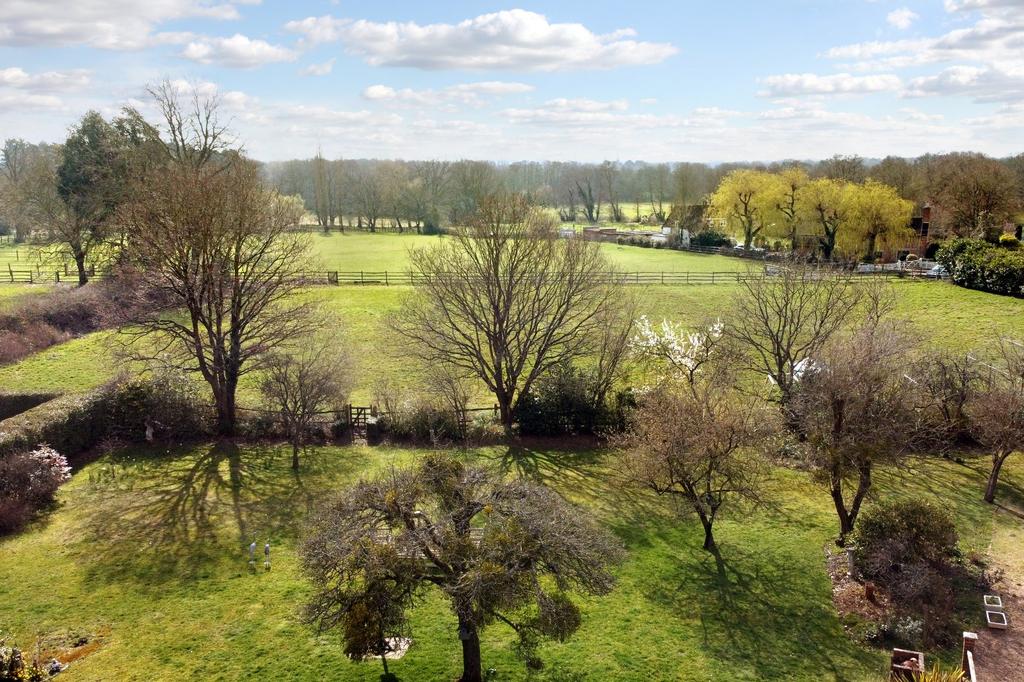 Pennypot Lane, Chobham, Woking 4 bed detached house £1,750,000