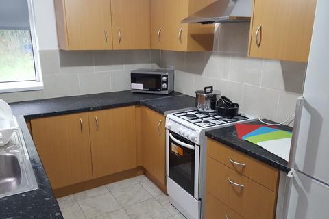 1 bedroom in a house share to rent, 2 Rooms In Harborne Park Road, B17 0DE