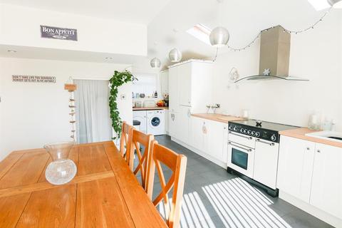 83 Broadfield Road, Bristol, BS4 2UW