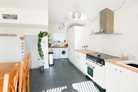 83 Broadfield Road, Bristol, BS4 2UW
