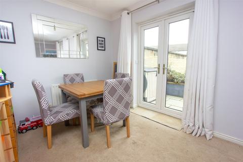 10 Pine Rise, Witney, OX28 1EY