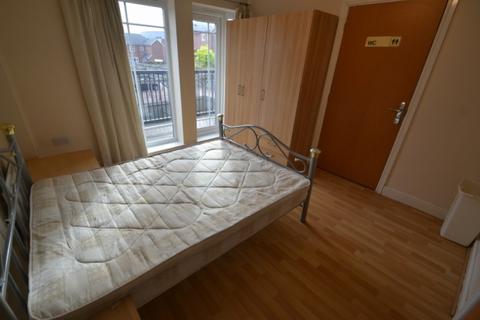 4 bedroom townhouse to rent, Chorlton Road, Hulme, Manchester, M15 4JG