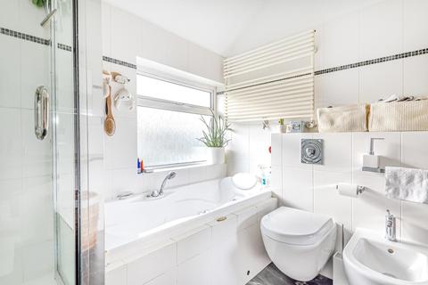 72 Douglas Road, Kingston Upon Thames, KT1 3PT