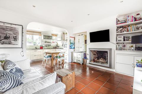 72 Douglas Road, Kingston Upon Thames, KT1 3PT