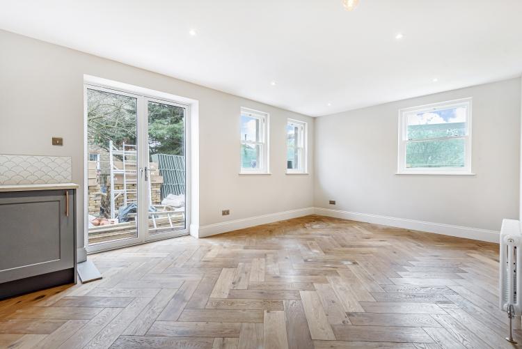Queens Road Wimbledon SW19 1 bed flat £1,650 pcm (£381 pw)