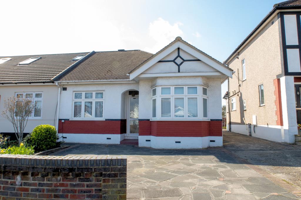 Hacton Drive, Hornchurch RM12 3 bed semidetached bungalow £485,000