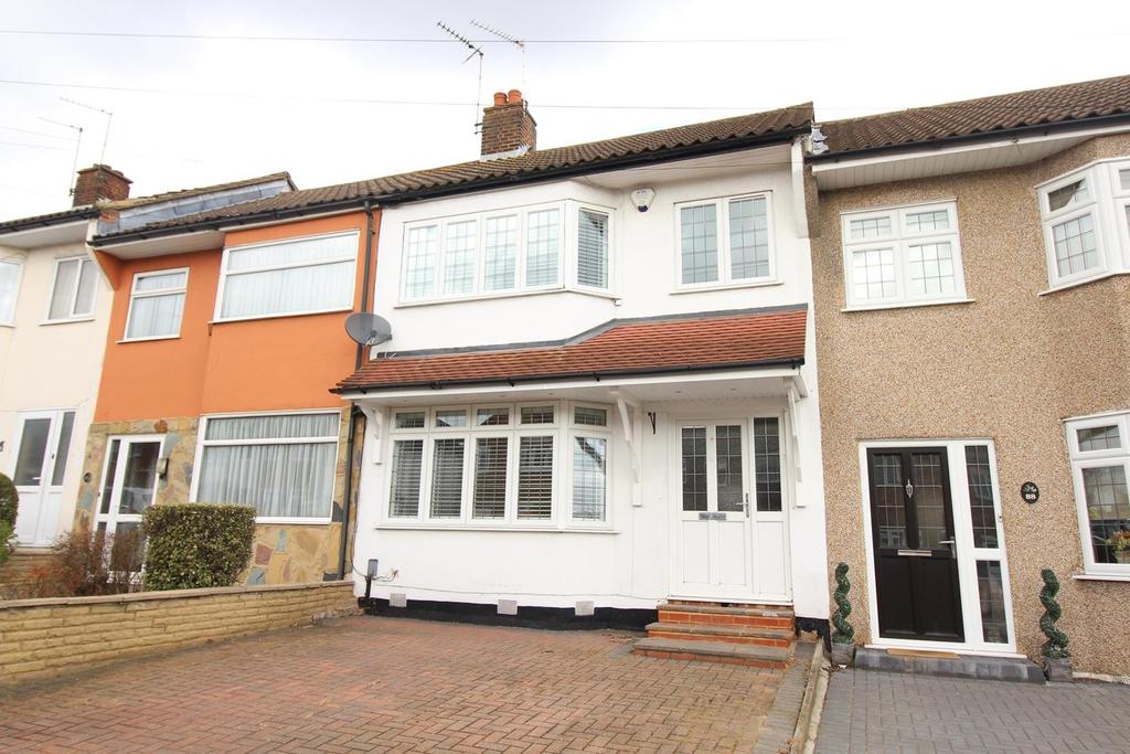 Severn Drive, Upminster, Essex, RM14 3 bed terraced house £1,600 pcm (£369 pw)