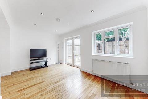 5 bedroom semi-detached house to rent - Hutton Grove, North Finchley, London, N12
