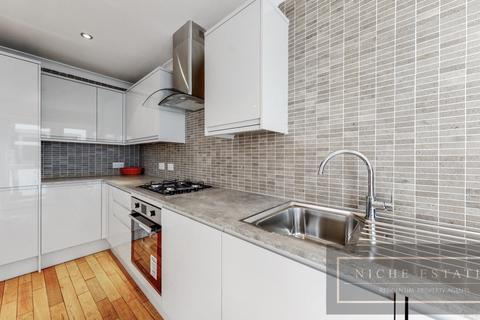 5 bedroom semi-detached house to rent, Hutton Grove, North Finchley, London, N12
