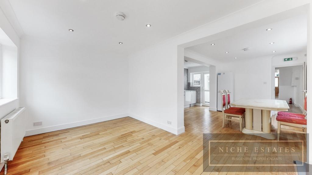 6 bedroom semi-detached house to rent