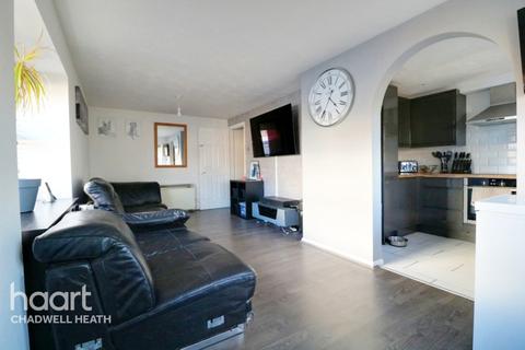 Flat 5, Benedict Court Gordon Road, Chadwell Heath, Romford, RM6 6DW