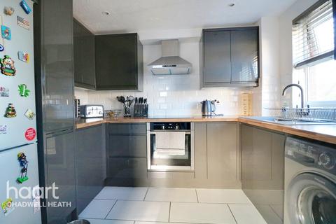 Flat 5, Benedict Court Gordon Road, Chadwell Heath, Romford, RM6 6DW