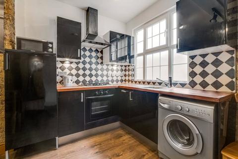 2 bedroom flat to rent, Prince of Wales Passage, London